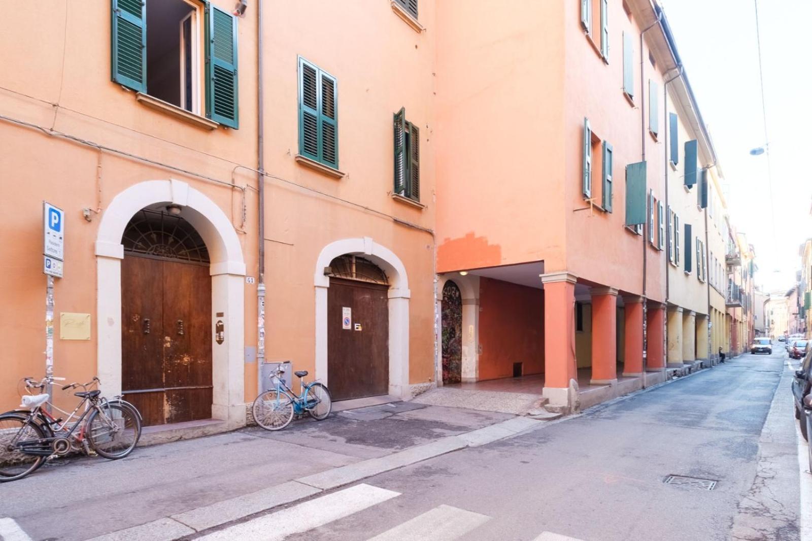 בולוניה Piazza Maggiore - Il Sentiero Apartment With Private Garden מראה חיצוני תמונה